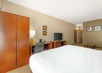 Comfort Suites Near Vancouver Mall hotel thumbnail 5