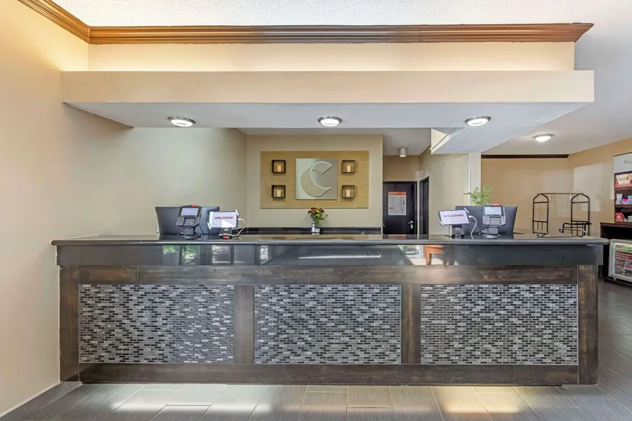 Comfort Suites Near Vancouver Mall hotel detail image 2