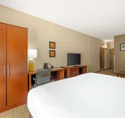 Comfort Suites Near Vancouver Mall hotel detail image 5