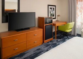 Fairfield Inn & Suites by Marriott Portland Airport hotel thumbnail 8