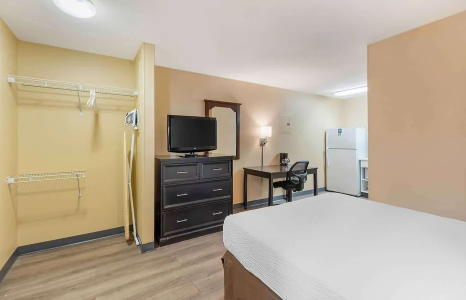 Extended Stay America Select Suites - St. Louis - Westport - E Lackland Rd hotel detail image 6