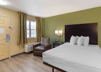 Extended Stay America Select Suites - St. Louis - Westport - E Lackland Rd hotel thumbnail 7
