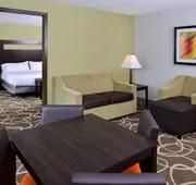 Elimwood Hotel, a Ramada by Wyndham hotel detail image 4