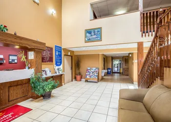 Econo Lodge Inn & Suites Fairview Heights - St. Louis hotel thumbnail 4