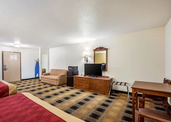 Econo Lodge Inn & Suites Fairview Heights - St. Louis hotel thumbnail 5