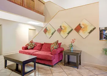 Super 8 by Wyndham St. Louis Airport hotel thumbnail 2
