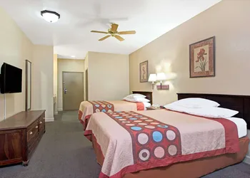 Super 8 by Wyndham St. Louis Airport hotel thumbnail 5