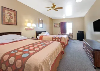 Super 8 by Wyndham St. Louis Airport hotel thumbnail 7