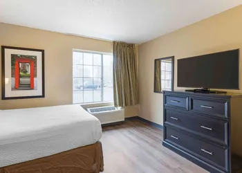 Extended Stay America Select Suites - St. Louis - Airport - Central hotel thumbnail 4