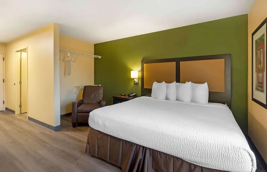 Extended Stay America Select Suites - St. Louis - Airport - Central hotel detail image 6