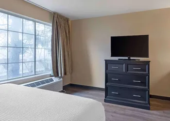 Extended Stay America Select Suites - St. Louis - Airport - Central hotel thumbnail 7