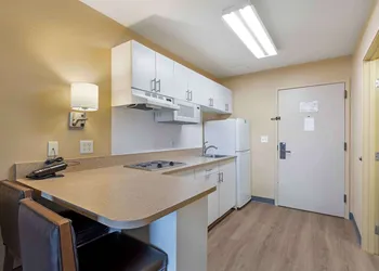 Extended Stay America Select Suites - St. Louis - Airport - Central hotel thumbnail 8