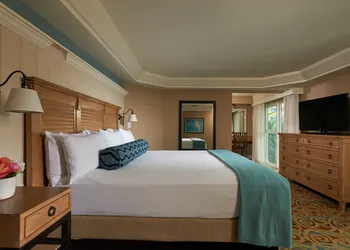 Edgewater Beach Hotel hotel thumbnail 3