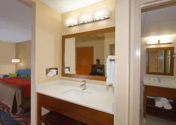 Baymont by Wyndham Bonita Springs Naples North hotel thumbnail 6