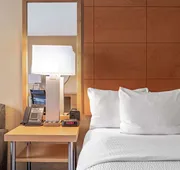 La Quinta Inn & Suites by Wyndham Naples Downtown hotel detail image 4
