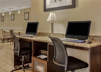 La Quinta Inn & Suites by Wyndham Bonita Springs Naples N. hotel thumbnail 2