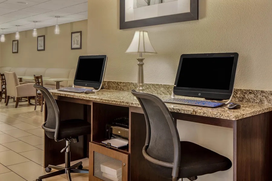 La Quinta Inn & Suites by Wyndham Bonita Springs Naples N. hotel detail image 2