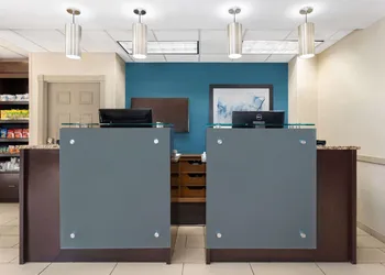 La Quinta Inn & Suites by Wyndham Bonita Springs Naples N. hotel thumbnail 3