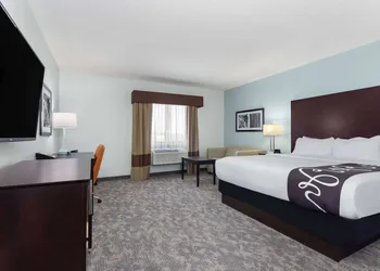 La Quinta Inn & Suites by Wyndham Bonita Springs Naples N. hotel thumbnail 6