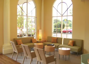 La Quinta Inn & Suites by Wyndham Sarasota Downtown hotel thumbnail 2
