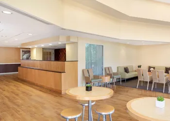 La Quinta Inn & Suites by Wyndham Sarasota Downtown hotel thumbnail 3