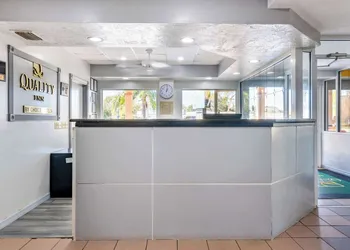Quality Inn Sarasota North Near Lido Key Beach hotel thumbnail 2
