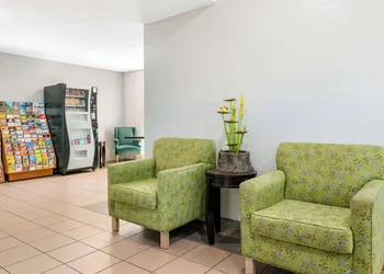 Quality Inn Sarasota North Near Lido Key Beach hotel thumbnail 3