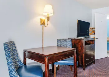 Quality Inn Sarasota North Near Lido Key Beach hotel thumbnail 6