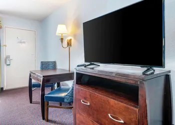 Quality Inn Sarasota North Near Lido Key Beach hotel thumbnail 8