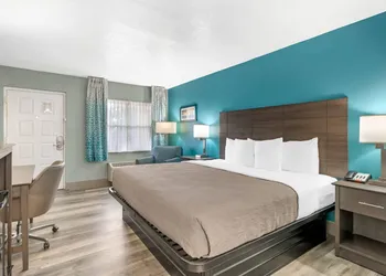 Quality Inn Bradenton North I-75 hotel thumbnail 5