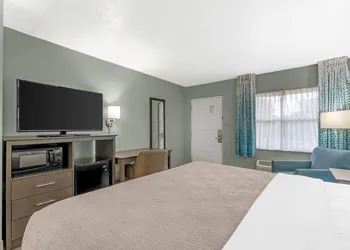 Quality Inn Bradenton North I-75 hotel thumbnail 6
