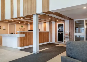 Quality Suites Quebec hotel thumbnail 4