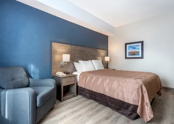 Quality Suites Quebec hotel thumbnail 5