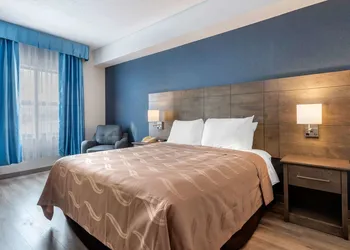 Quality Suites Quebec hotel thumbnail 6