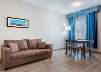 Quality Suites Quebec hotel thumbnail 8