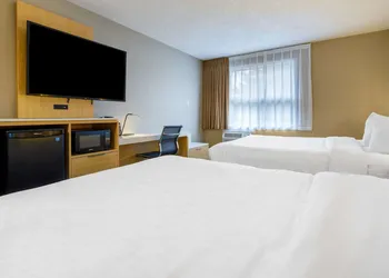 Clarion Pointe Quebec Airport hotel thumbnail 6