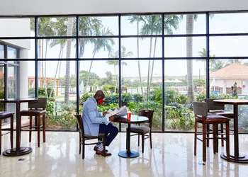 Hilton Palm Beach PBI hotel thumbnail 2