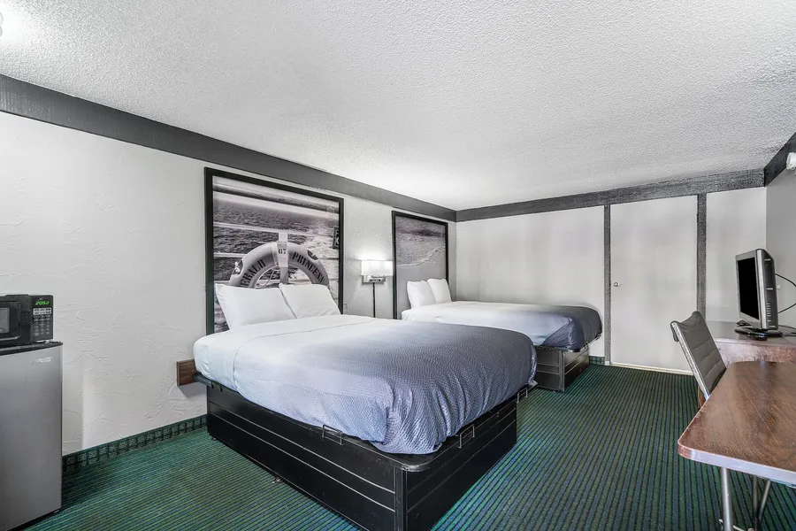 Super 8 by Wyndham Lantana West Palm Beach hotel detail image 6
