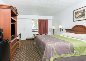 Super 8 by Wyndham Riviera Beach West Palm Beach hotel thumbnail 6