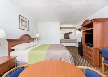 Super 8 by Wyndham Riviera Beach West Palm Beach hotel thumbnail 7