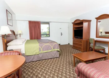 Super 8 by Wyndham Riviera Beach West Palm Beach hotel thumbnail 8