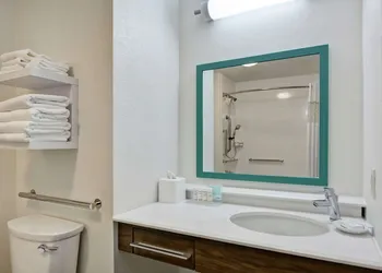 Hampton Inn & Suites Boynton Beach hotel thumbnail 6