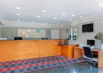 Quality Inn & Suites Oceanside near Camp Pendleton hotel thumbnail 4