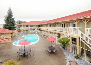 GuestPlace Inn & Suites hotel thumbnail 7