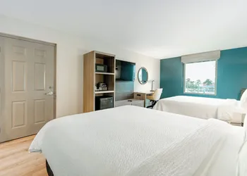 Holiday Inn Express Hotels & Suites Cocoa Beach by IHG hotel thumbnail 7