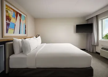 Hilton Garden Inn Cocoa Beach Oceanfront hotel thumbnail 7