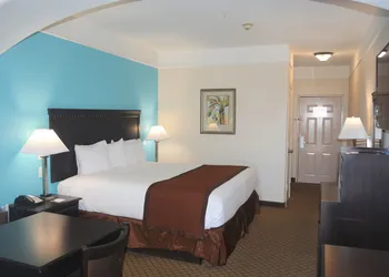 Baymont by Wyndham Galveston hotel thumbnail 6
