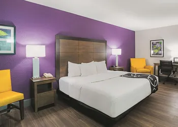 Wingate by Wyndham Galveston Beachfront at the Seawall hotel thumbnail 8