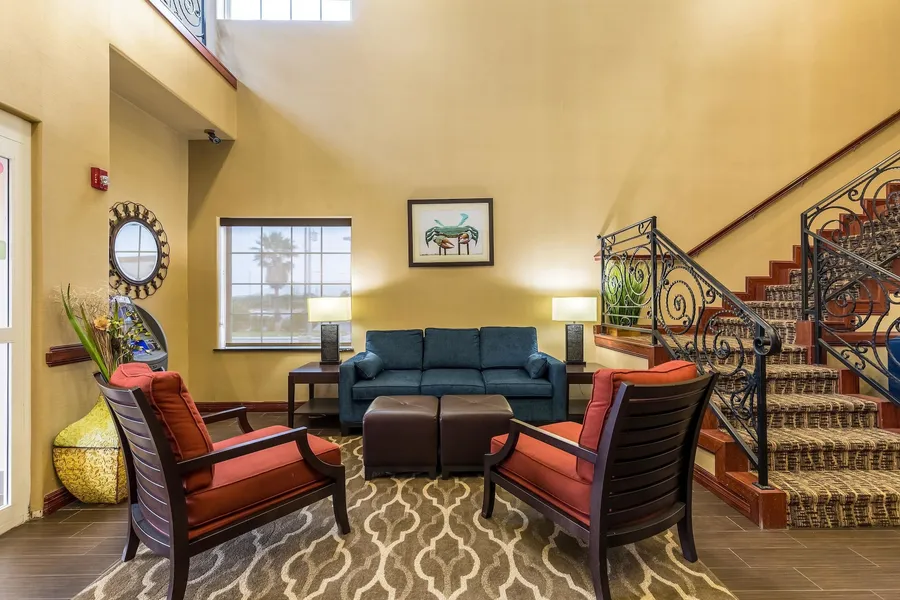 Comfort Suites Galveston Cruise Port Area – Beachside hotel detail image 2