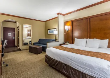 Comfort Suites Galveston Cruise Port Area – Beachside hotel thumbnail 8